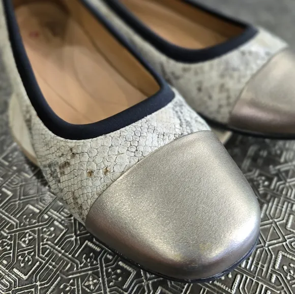 🐢 Clarks Unstructured Darcy Cap Snake Leather Ballet flats women's size 10