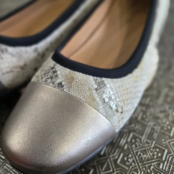 🐢 Clarks Unstructured Darcy Cap Snake Leather Ballet flats women's size 10