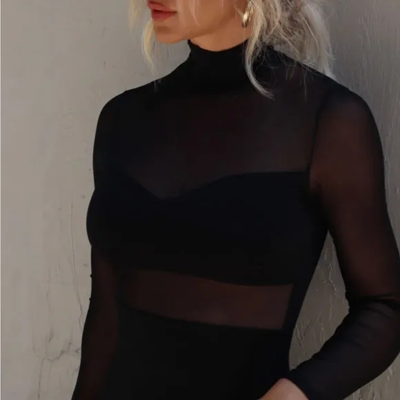 🆕 Elegant black midi dress