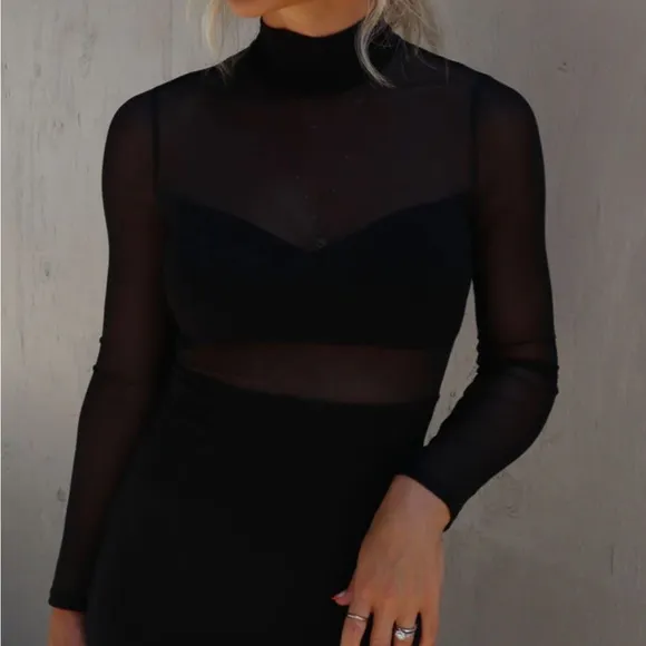 🆕 Elegant black midi dress