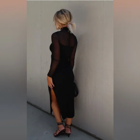 🆕 Elegant black midi dress