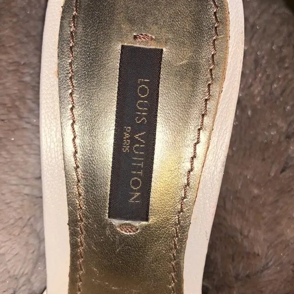 👡 Louis Vuitton Cream Leather Buckle and Whip Stitch Detail Slide Sandals 35.5