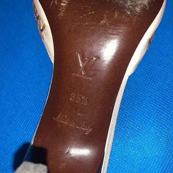 👡 Louis Vuitton Cream Leather Buckle and Whip Stitch Detail Slide Sandals 35.5
