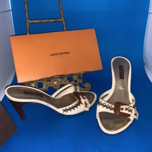 👡 Louis Vuitton Cream Leather Buckle and Whip Stitch Detail Slide Sandals 35.5