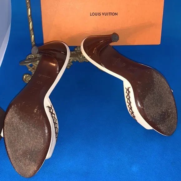 👡 Louis Vuitton Cream Leather Buckle and Whip Stitch Detail Slide Sandals 35.5