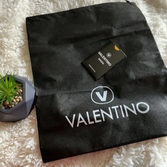 🩴🩴- NIB VALENTINO BY MARIO VALENTINO Magda Sandal  Size 9 price firm!