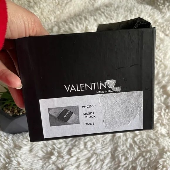 🩴🩴- NIB VALENTINO BY MARIO VALENTINO Magda Sandal  Size 9 price firm!