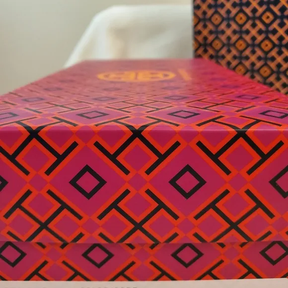 #0178 TORY BURCH NEW IN BOX! FABULOUS!  Benton Thong Slides Sandals