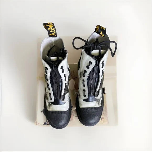 1460 NINE INCHNAILS LEATHER LACE UP BOOTS