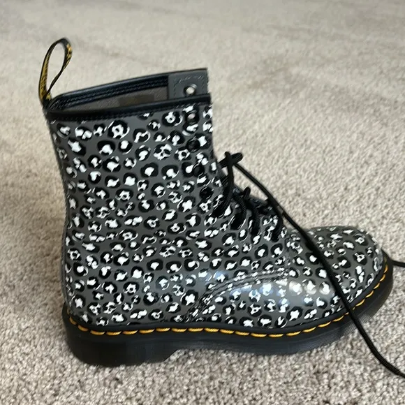 1460 WOMEN'S LEOPARD SMOOTH LEATHER LACE UP BOOTS
