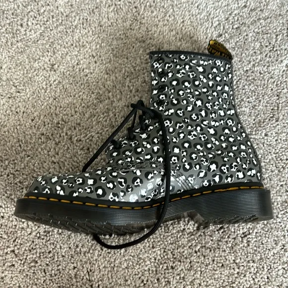 1460 WOMEN'S LEOPARD SMOOTH LEATHER LACE UP BOOTS