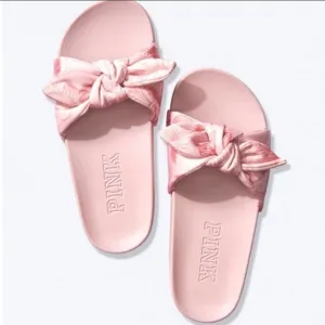 ⭐️40% Off⭐️ Victoria's Secret PINK Tropic Floral Satin Slides