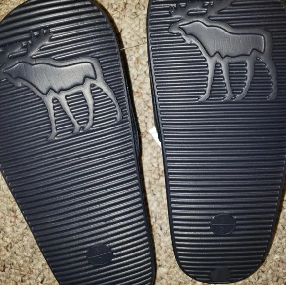5/6 Abercrombie kids slides w/logo