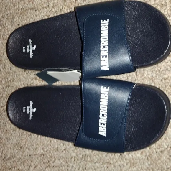 5/6 Abercrombie kids slides w/logo