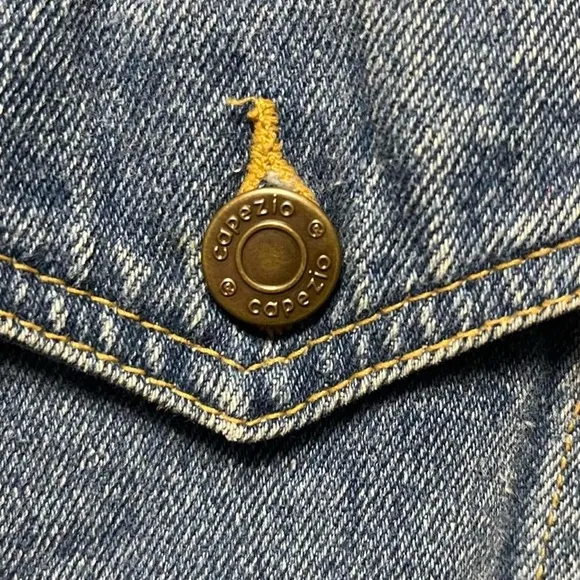 80s 90s Retro Style Vintage blue denim casual stylish Jean jacket with pockets