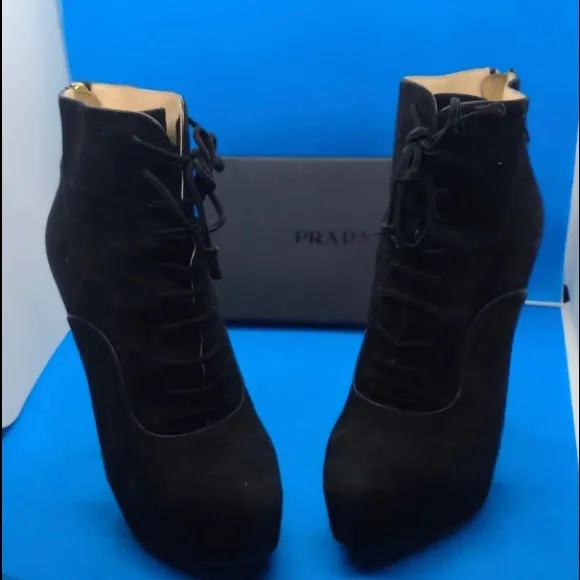 $990🔥 PRADA 135mm Black Platform Suede Lace Up Bambu Zip Ankle Boots 7.5…