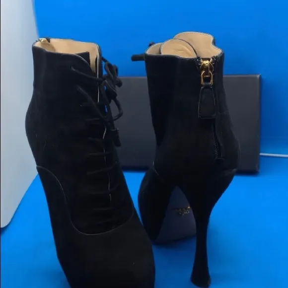 $990🔥 PRADA 135mm Black Platform Suede Lace Up Bambu Zip Ankle Boots 7.5…