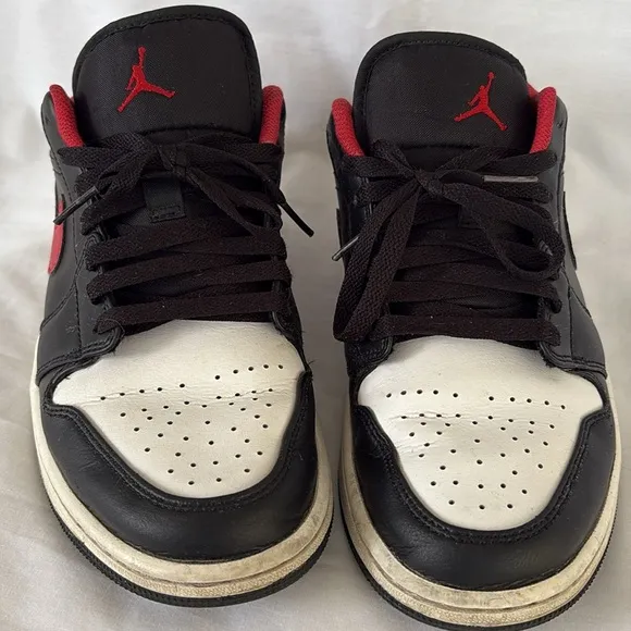 Air Jordan 1 Low Top Black Red White Leather Athletic Sneakers Activewear Mens 9