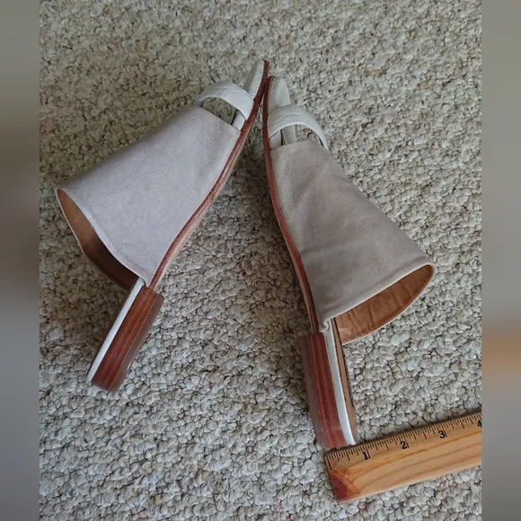 Alberto Fermani Tan and White Italian leather Slide Sandals size 6
