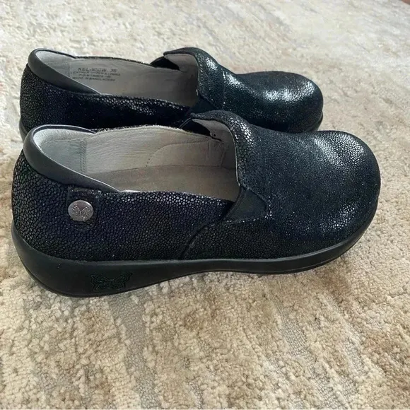 Alegria LIKE NEW Keli Professional Shoes Metallic Embossed Loafers Slip On Black