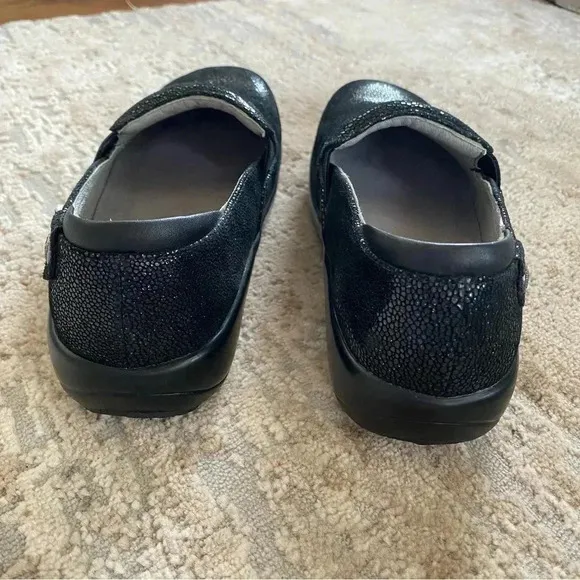 Alegria LIKE NEW Keli Professional Shoes Metallic Embossed Loafers Slip On Black