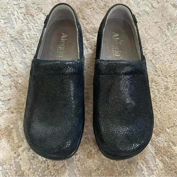 Alegria LIKE NEW Keli Professional Shoes Metallic Embossed Loafers Slip On Black