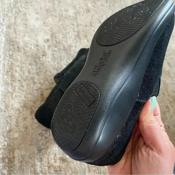 Alegria LIKE NEW Keli Professional Shoes Metallic Embossed Loafers Slip On Black