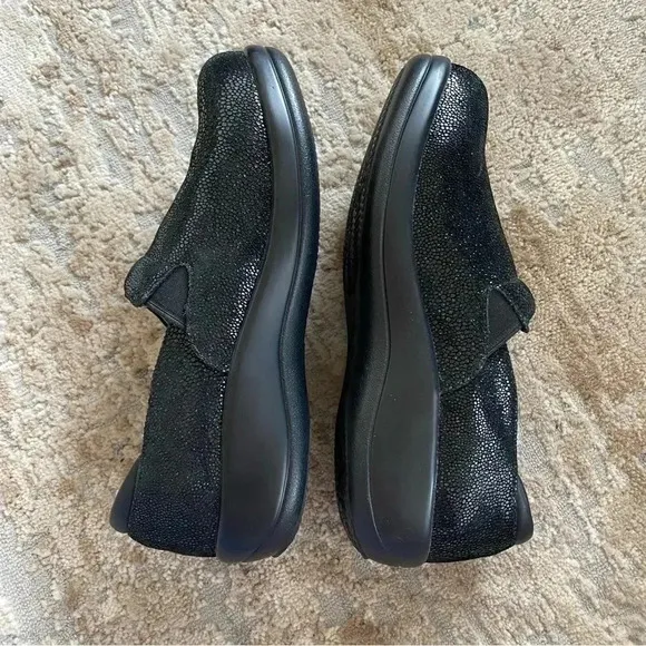 Alegria LIKE NEW Keli Professional Shoes Metallic Embossed Loafers Slip On Black