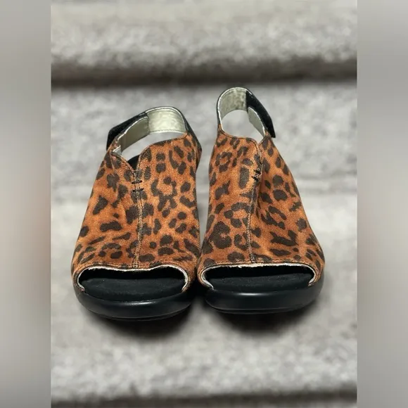 Alegria Rosie Leopard Print Wedge Slip Resistant Sandals – Women’s 37 (US 7–7.5)