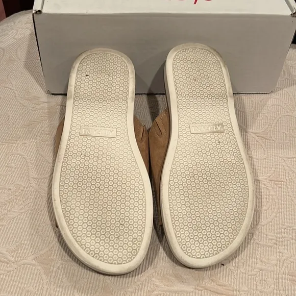 Alfani men’s slides!