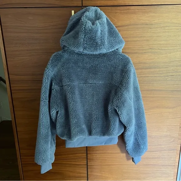 ALO YOGA Foxy Sherpa Cropped Hooded Fleece Teddy Jacket Steel Blue Small