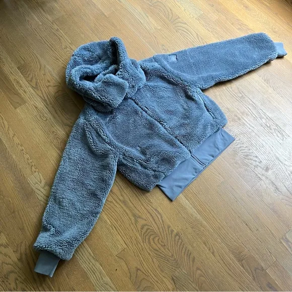 ALO YOGA Foxy Sherpa Cropped Hooded Fleece Teddy Jacket Steel Blue Small
