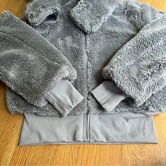 ALO YOGA Foxy Sherpa Cropped Hooded Fleece Teddy Jacket Steel Blue Small