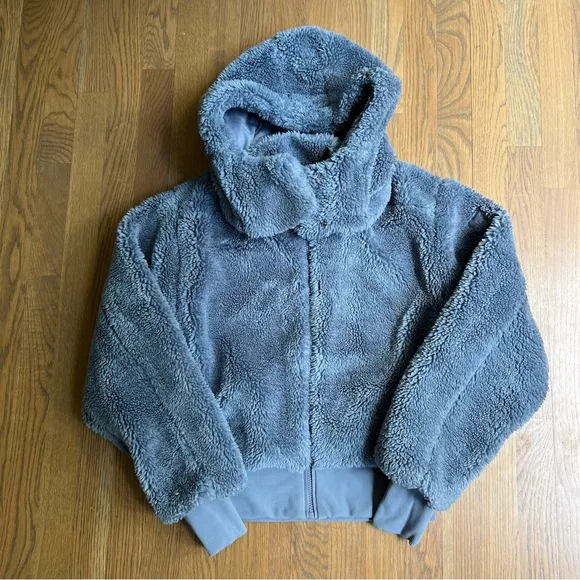 ALO YOGA Foxy Sherpa Cropped Hooded Fleece Teddy Jacket Steel Blue Small