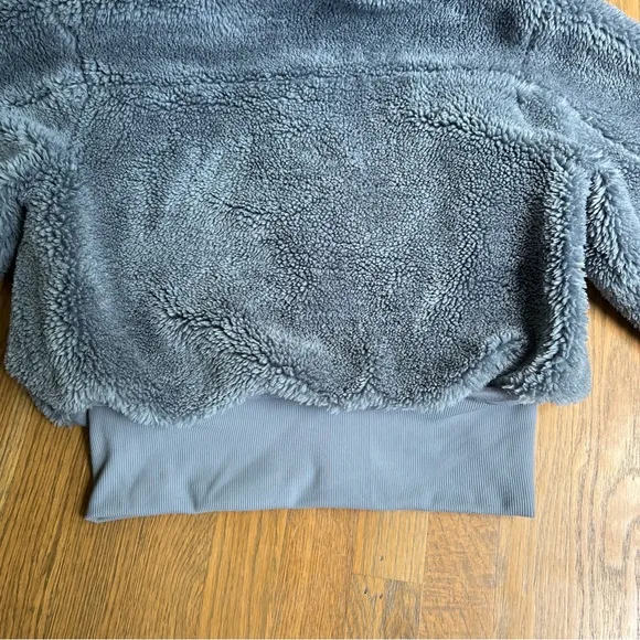 ALO YOGA Foxy Sherpa Cropped Hooded Fleece Teddy Jacket Steel Blue Small