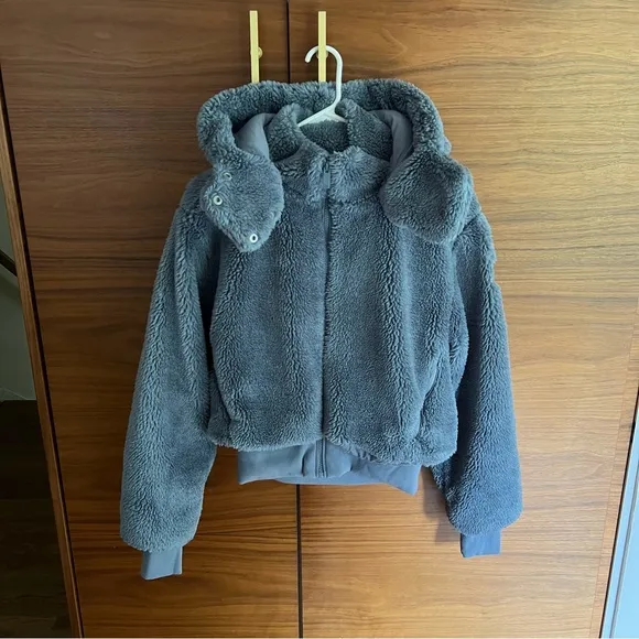 ALO YOGA Foxy Sherpa Cropped Hooded Fleece Teddy Jacket Steel Blue Small