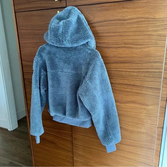ALO YOGA Foxy Sherpa Cropped Hooded Fleece Teddy Jacket Steel Blue Small
