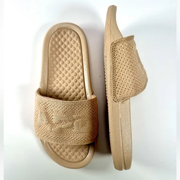 APL: Athletic Propulsion Labs Women’s Big Logo Techloom Slides in Parchment