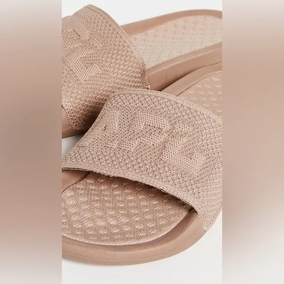 APL: Athletic Propulsion Labs Women’s Big Logo Techloom Slides in Parchment