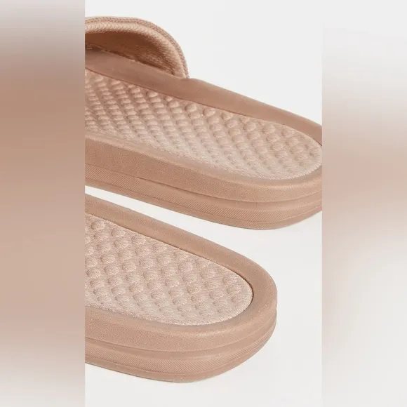 APL: Athletic Propulsion Labs Women’s Big Logo Techloom Slides in Parchment