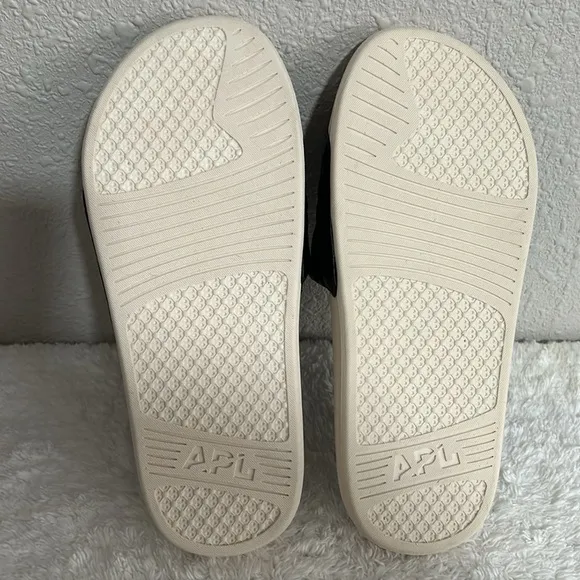 APL Athletic Propulsion Labs Women’s Size 7 Lusso Slides Black/Pristine