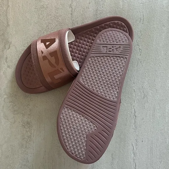 {APL} Brand New Women’s Techloom Satin Slides