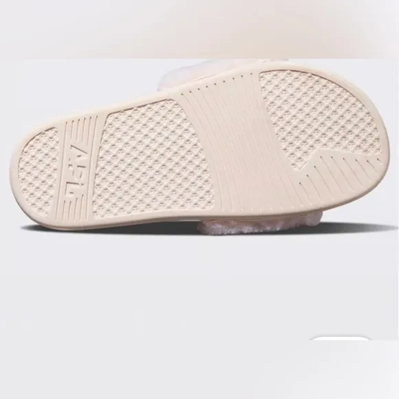 APL:Athletic Propulsion Labs Women Sheepskin Sandal, Cream/Pink Powder Sz 8 NEW