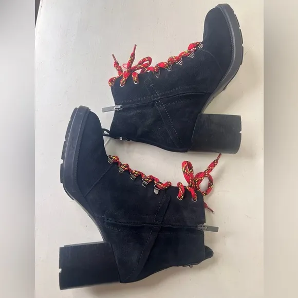 Aquatalia Ihana Black Suede Weatherproof Lace-Up Boots Lug Sole Size 9.5 Italy
