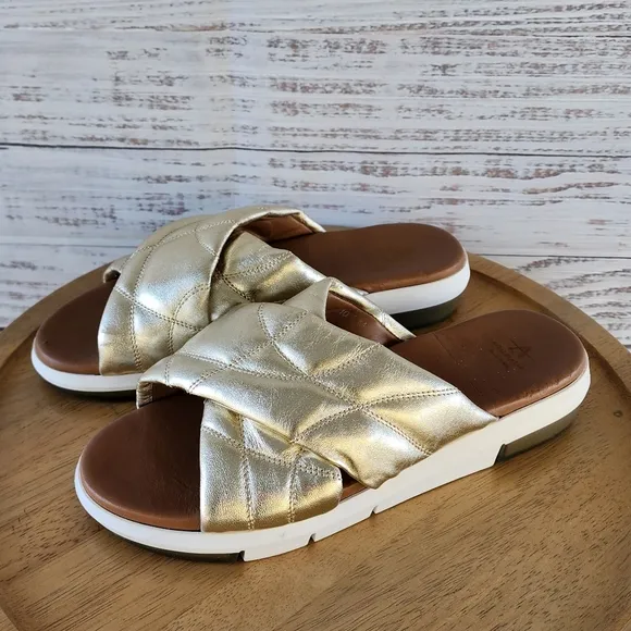 Aquatalia slide sandals size 10