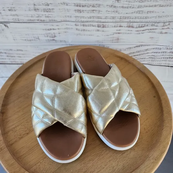 Aquatalia slide sandals size 10