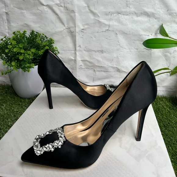 Badgley mischka black Cher Crystal Embellished Pump size 9 new