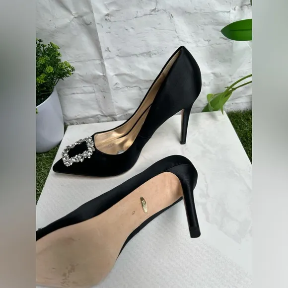 Badgley mischka black Cher Crystal Embellished Pump size 9 new