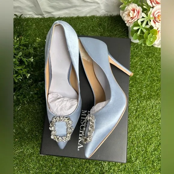 Badgley mischka Cher Crystal Embellished Pump size 7 like new box and dust bag