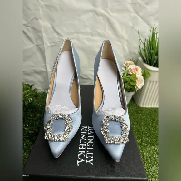 Badgley mischka Cher Crystal Embellished Pump size 7 like new box and dust bag